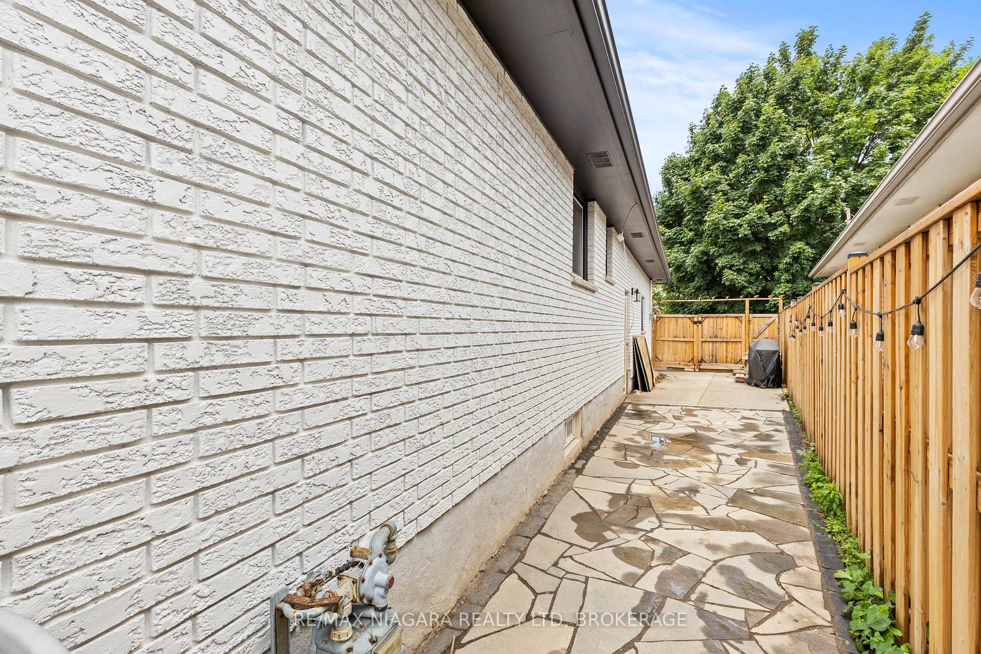 Photo 26 of 474 Scott Street, St. Catharines, Carlton/Bunting — HOMEH