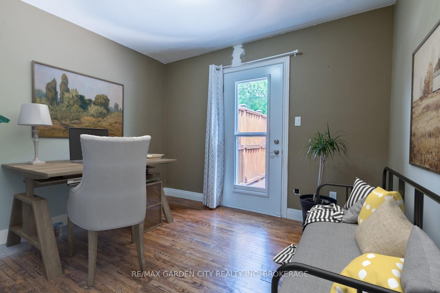Photo 7 of 29 Rosedale Avenue, St. Catharines, Secord Woods — HOMEH