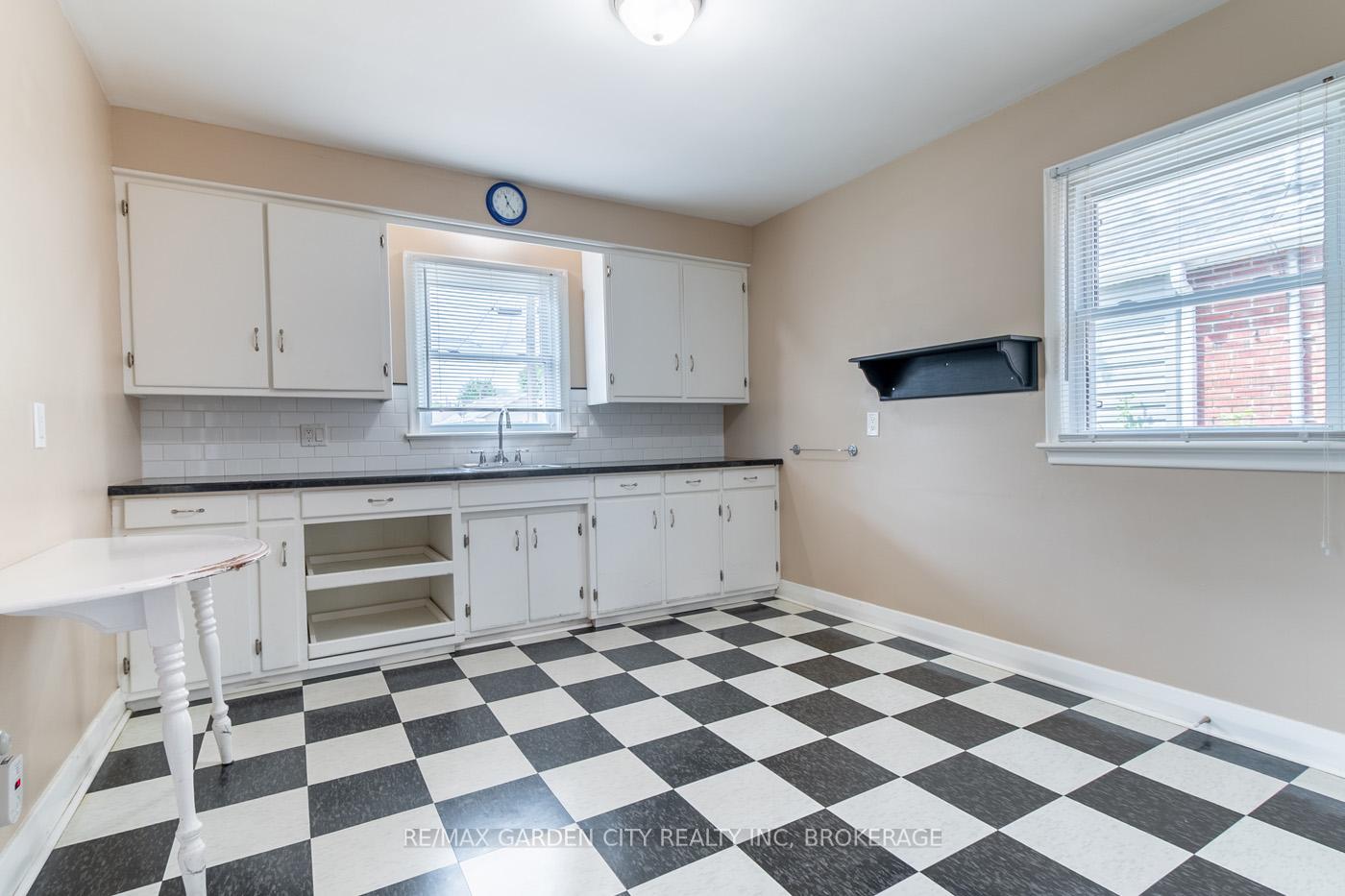 Photo 16 of 29 Rosedale Avenue, St. Catharines, Secord Woods — HOMEH