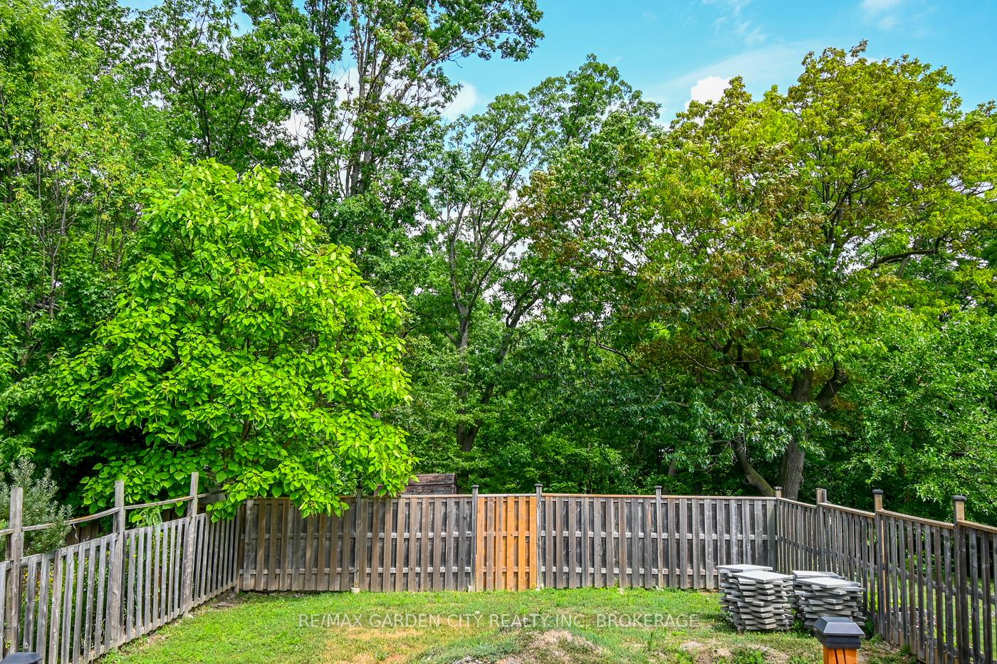 Photo 18 of 29 Rosedale Avenue, St. Catharines, Secord Woods — HOMEH