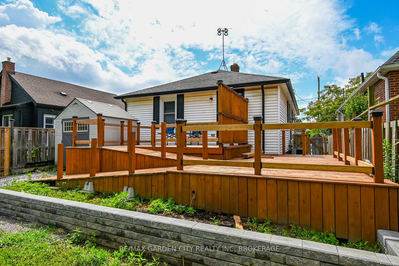 Photo 20 of 29 Rosedale Avenue, St. Catharines, Secord Woods — HOMEH
