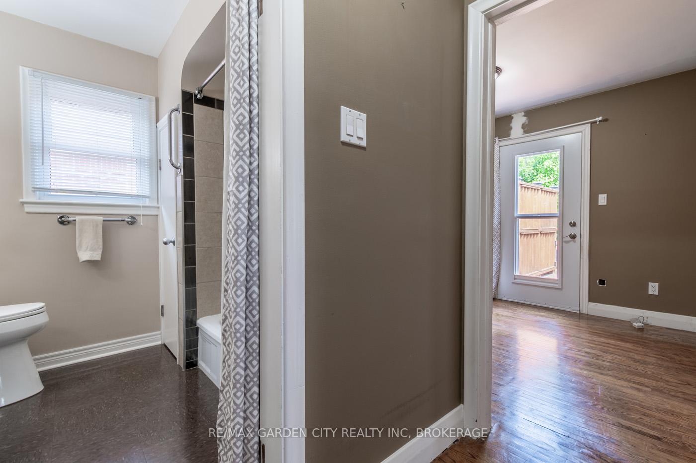 Photo 21 of 29 Rosedale Avenue, St. Catharines, Secord Woods — HOMEH