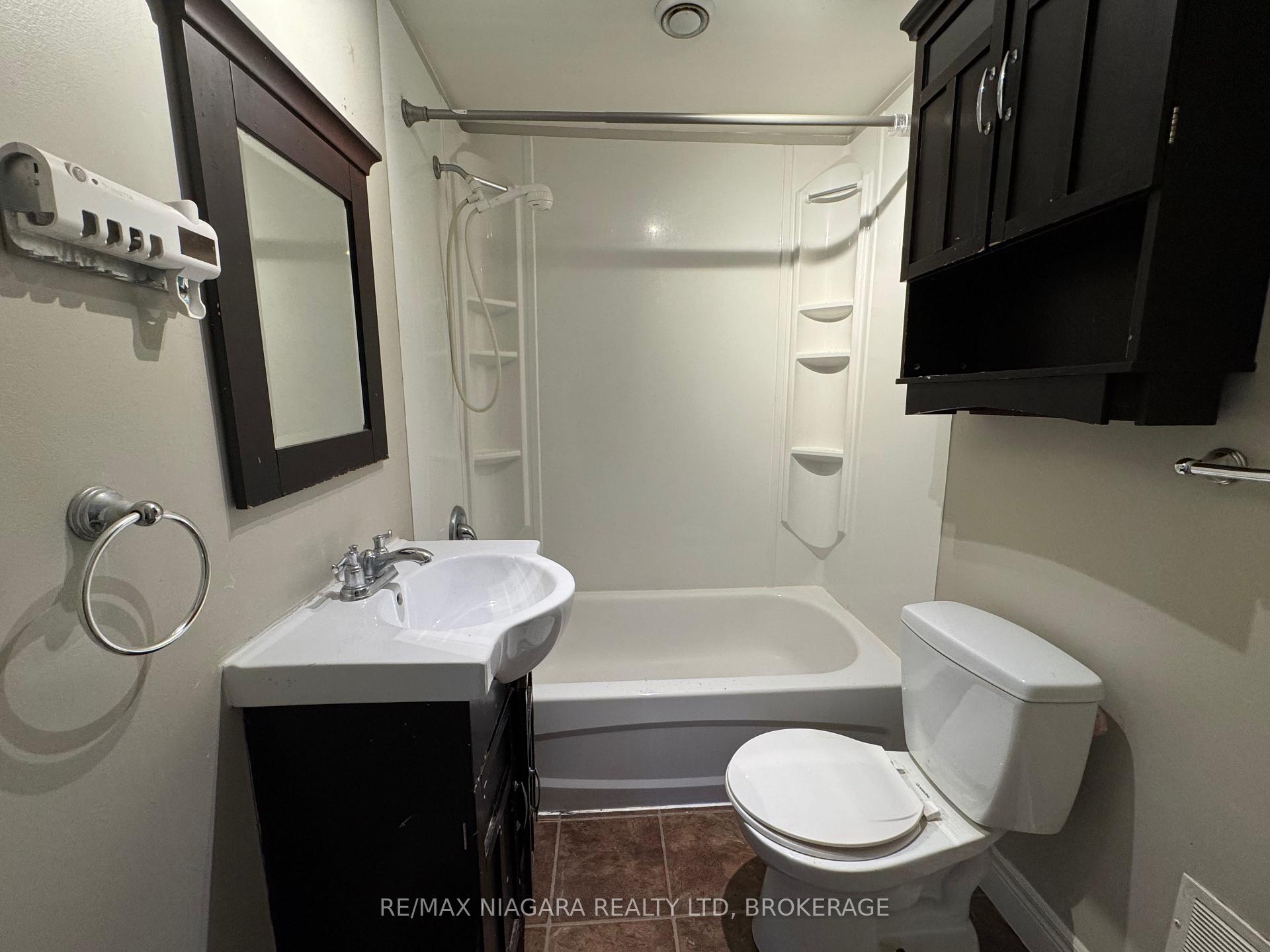 Photo 3 of Unit 3, 24 Union Street, St. Catharines, Western Hill — HOMEH
