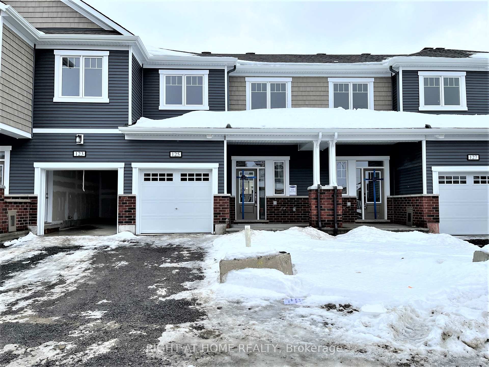 Front of 125 Yearling Circle
