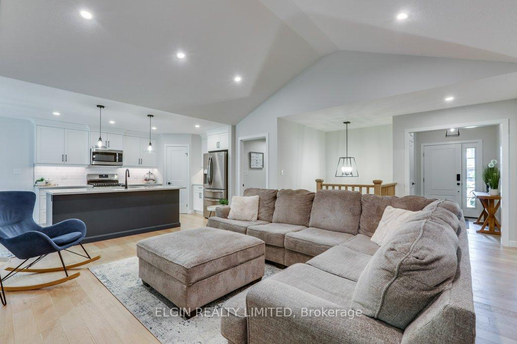 Photo 8 of 54 Acorn Trail, St. Thomas — HOMEH
