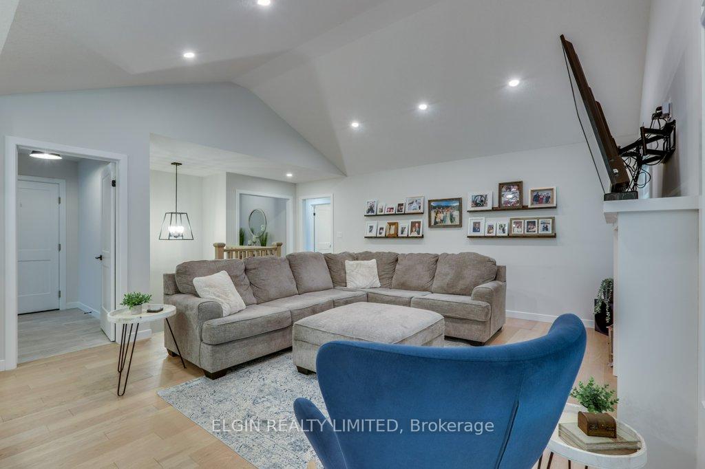 Photo 10 of 54 Acorn Trail, St. Thomas — HOMEH