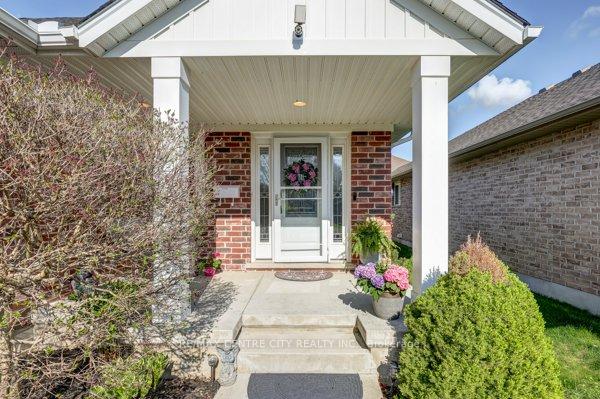 Photo 2 of 19 Blairmont Terrace, St. Thomas — HOMEH