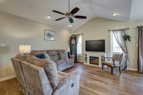 Photo 14 of 19 Blairmont Terrace, St. Thomas — HOMEH