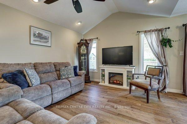 Photo 15 of 19 Blairmont Terrace, St. Thomas — HOMEH