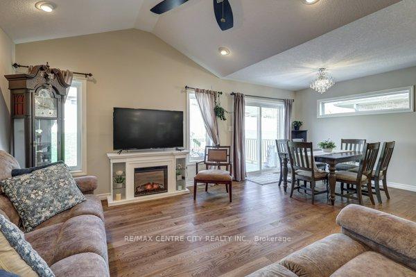 Photo 17 of 19 Blairmont Terrace, St. Thomas — HOMEH