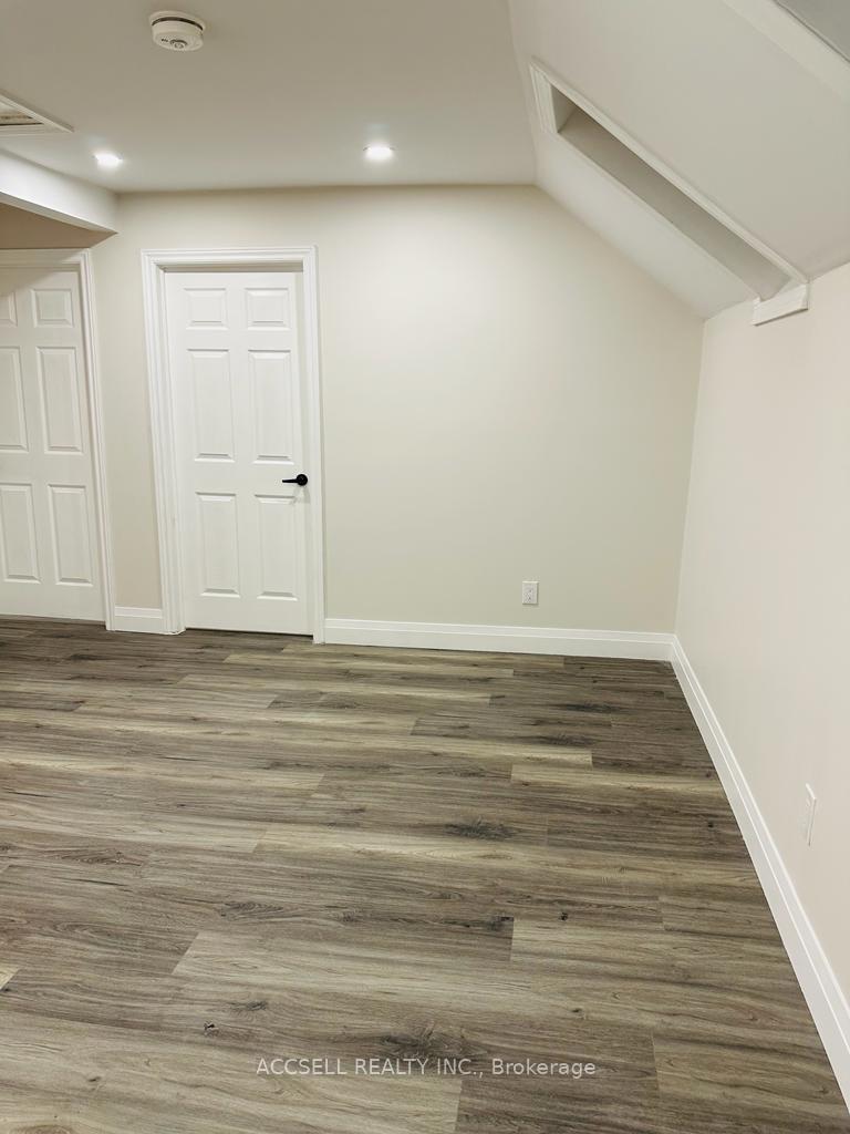 Photo 2 of Unit Upper Level, 47 Maple Street, St. Catharines, Downtown — HOMEH