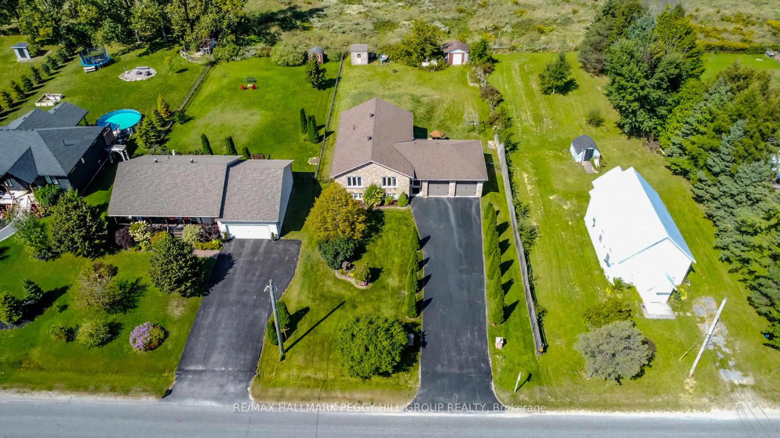Photo 2 of 1032 Flos 4 Road E, Springwater, Phelpston — HOMEH
