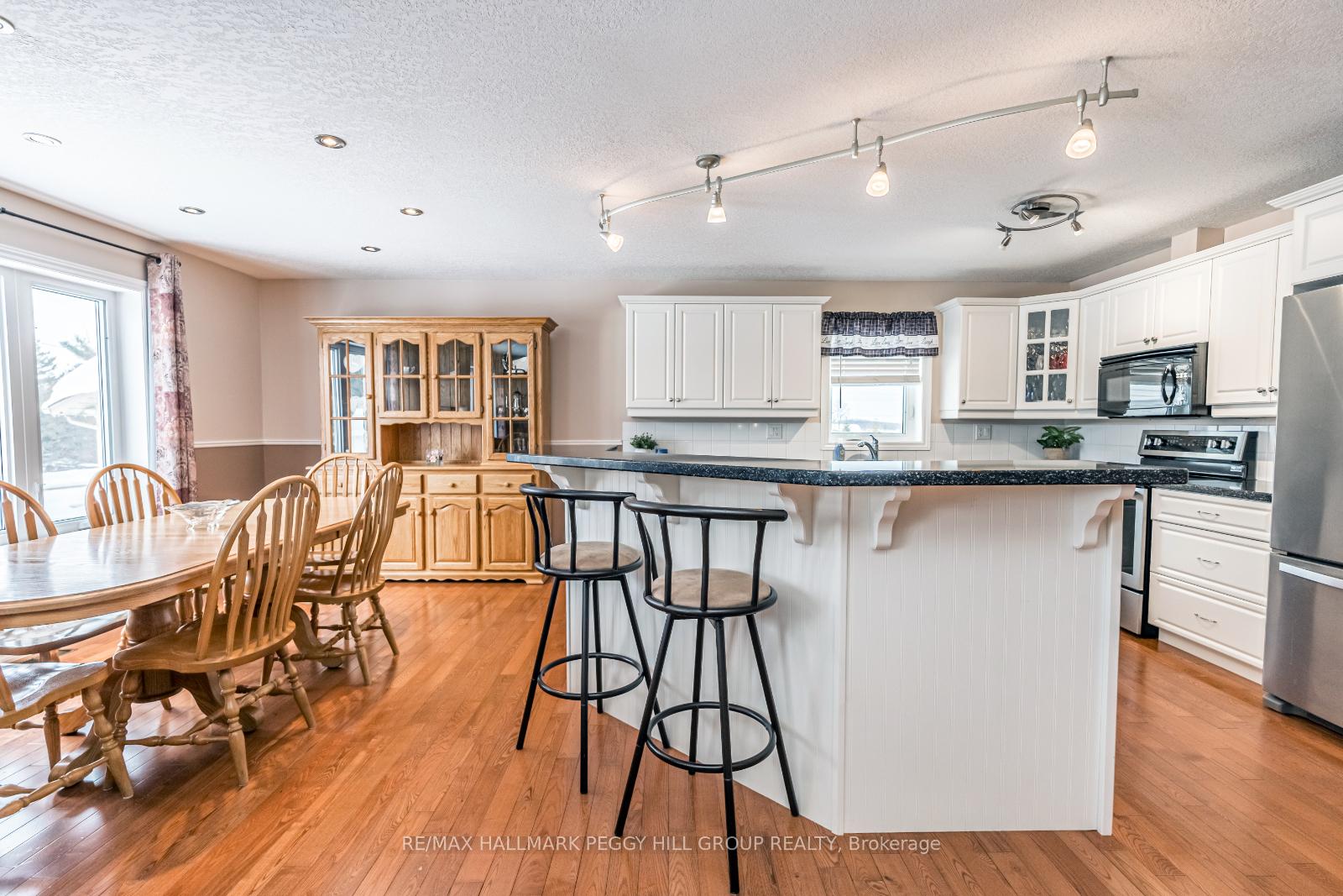 Photo 3 of 1032 Flos 4 Road E, Springwater, Phelpston — HOMEH