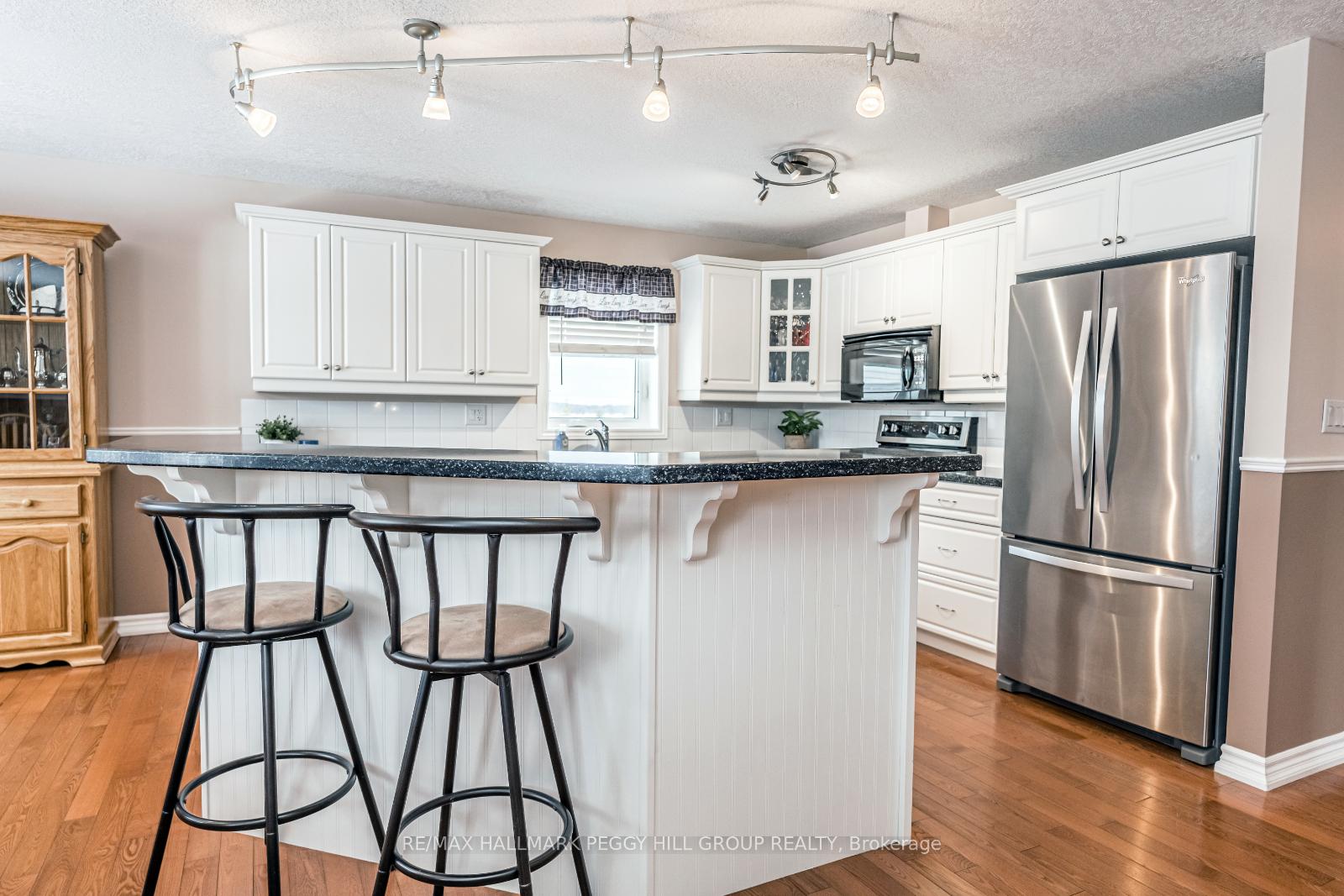 Photo 4 of 1032 Flos 4 Road E, Springwater, Phelpston — HOMEH