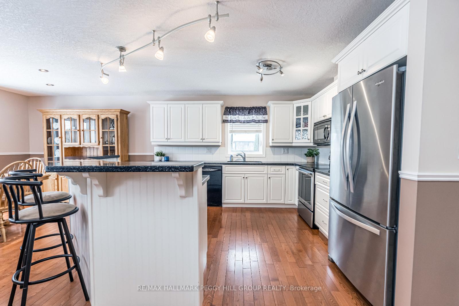 Photo 5 of 1032 Flos 4 Road E, Springwater, Phelpston — HOMEH