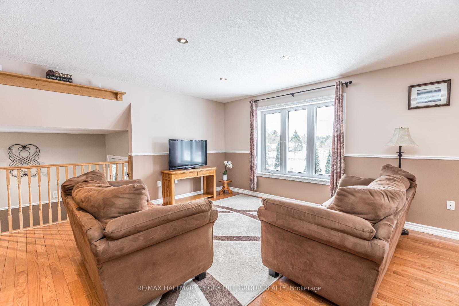 Photo 7 of 1032 Flos 4 Road E, Springwater, Phelpston — HOMEH