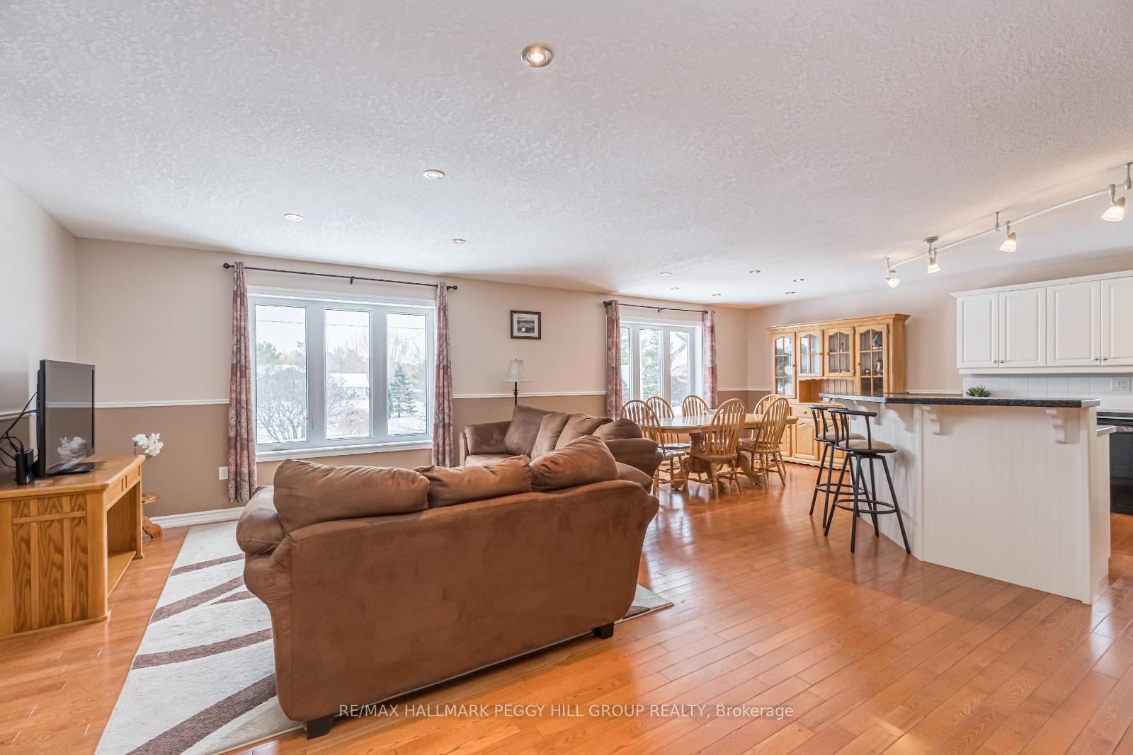 Photo 8 of 1032 Flos 4 Road E, Springwater, Phelpston — HOMEH