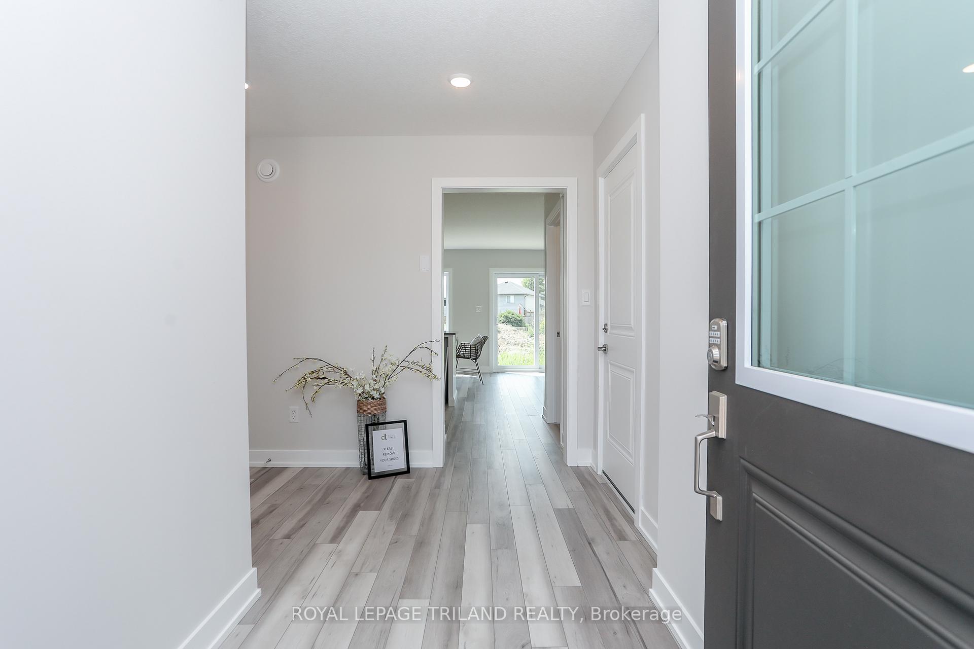 Photo 7 of 136 Manor Road, St. Thomas — HOMEH