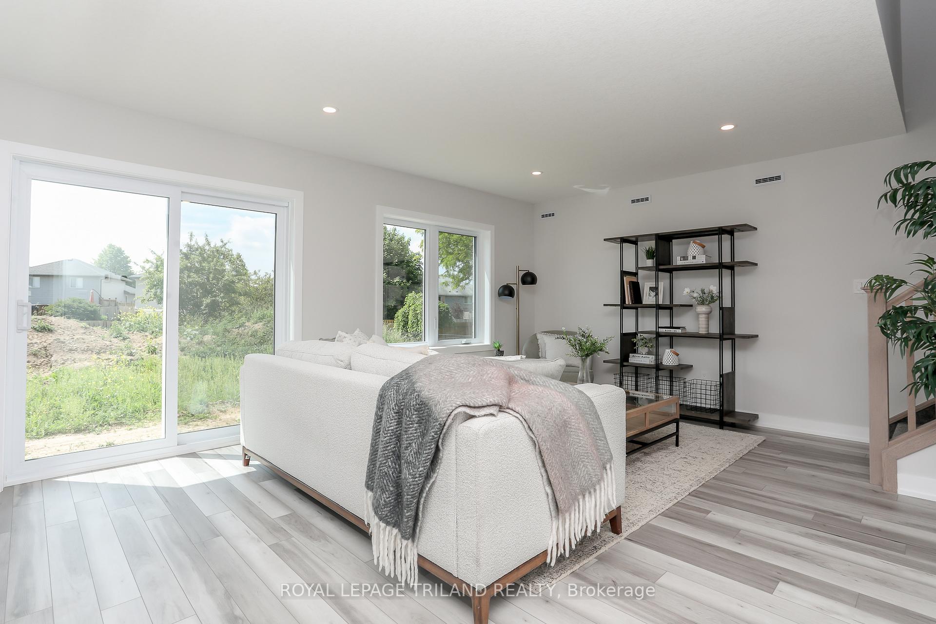 Photo 11 of 136 Manor Road, St. Thomas — HOMEH