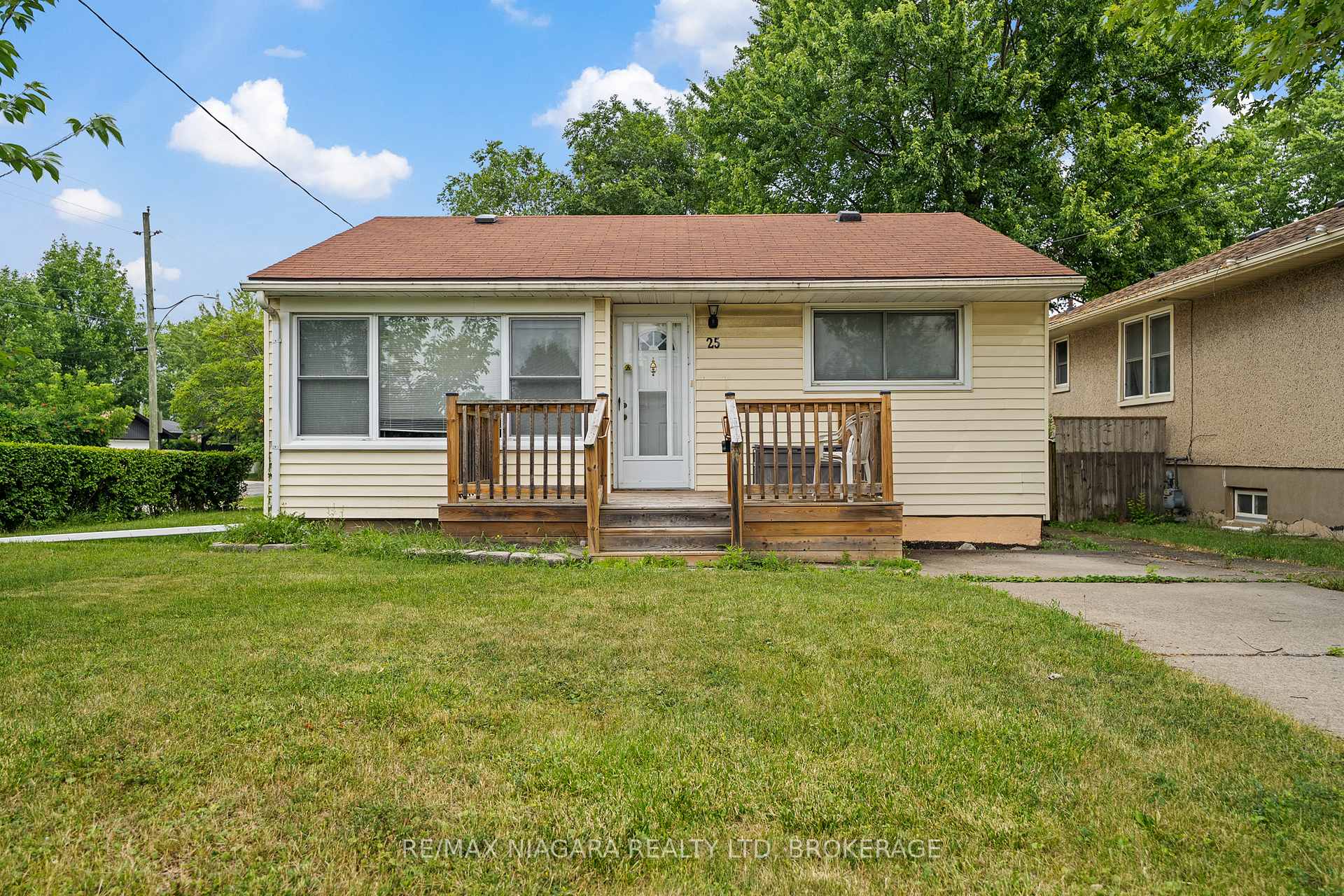 Photo 1 of 25 Burness Drive, St. Catharines, Secord Woods — HOMEH
