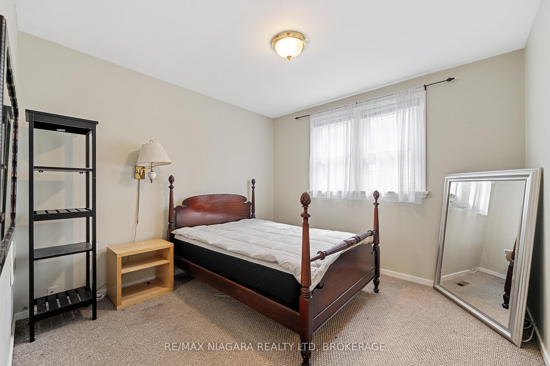 Photo 11 of 25 Burness Drive, St. Catharines, Secord Woods — HOMEH
