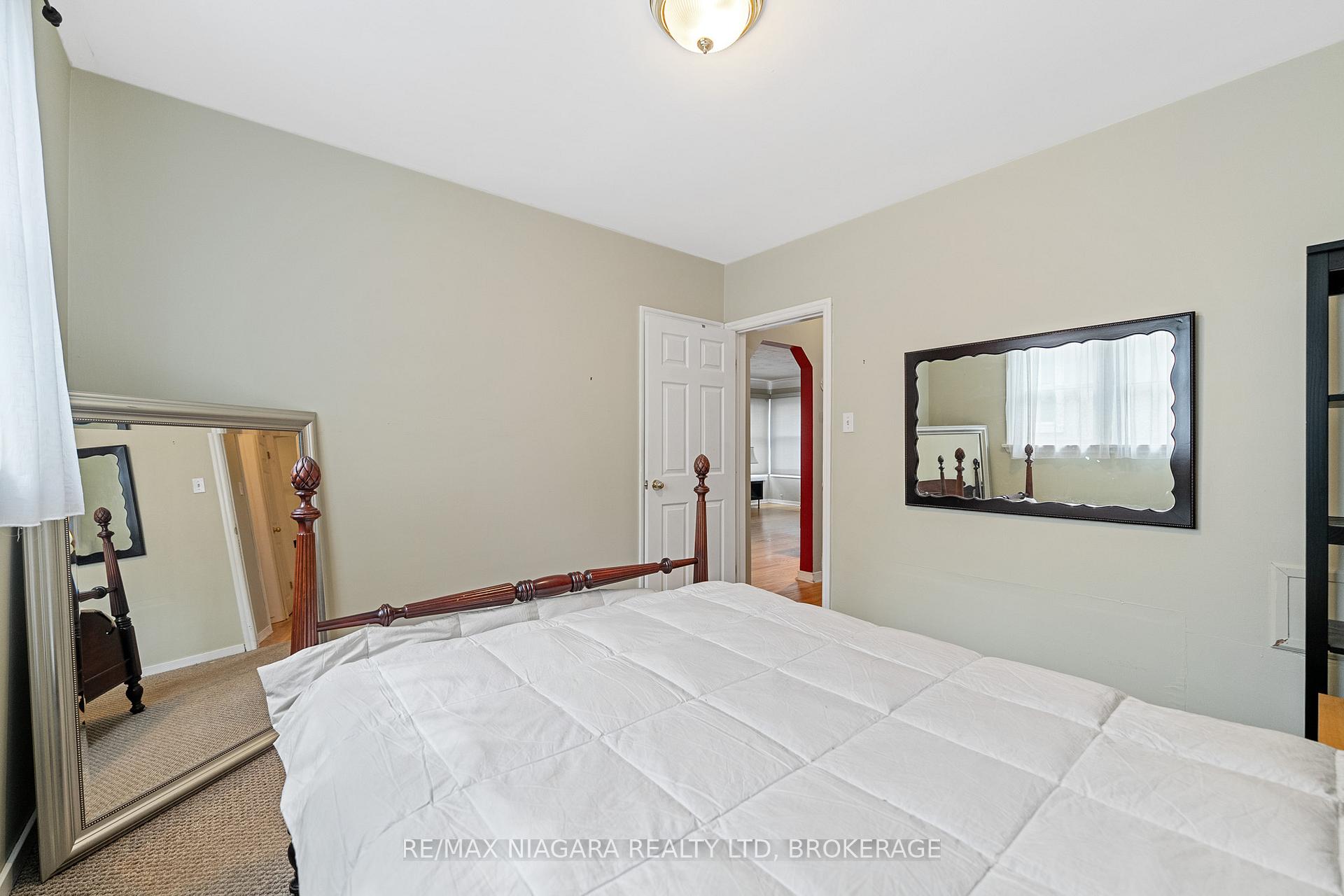 Photo 13 of 25 Burness Drive, St. Catharines, Secord Woods — HOMEH