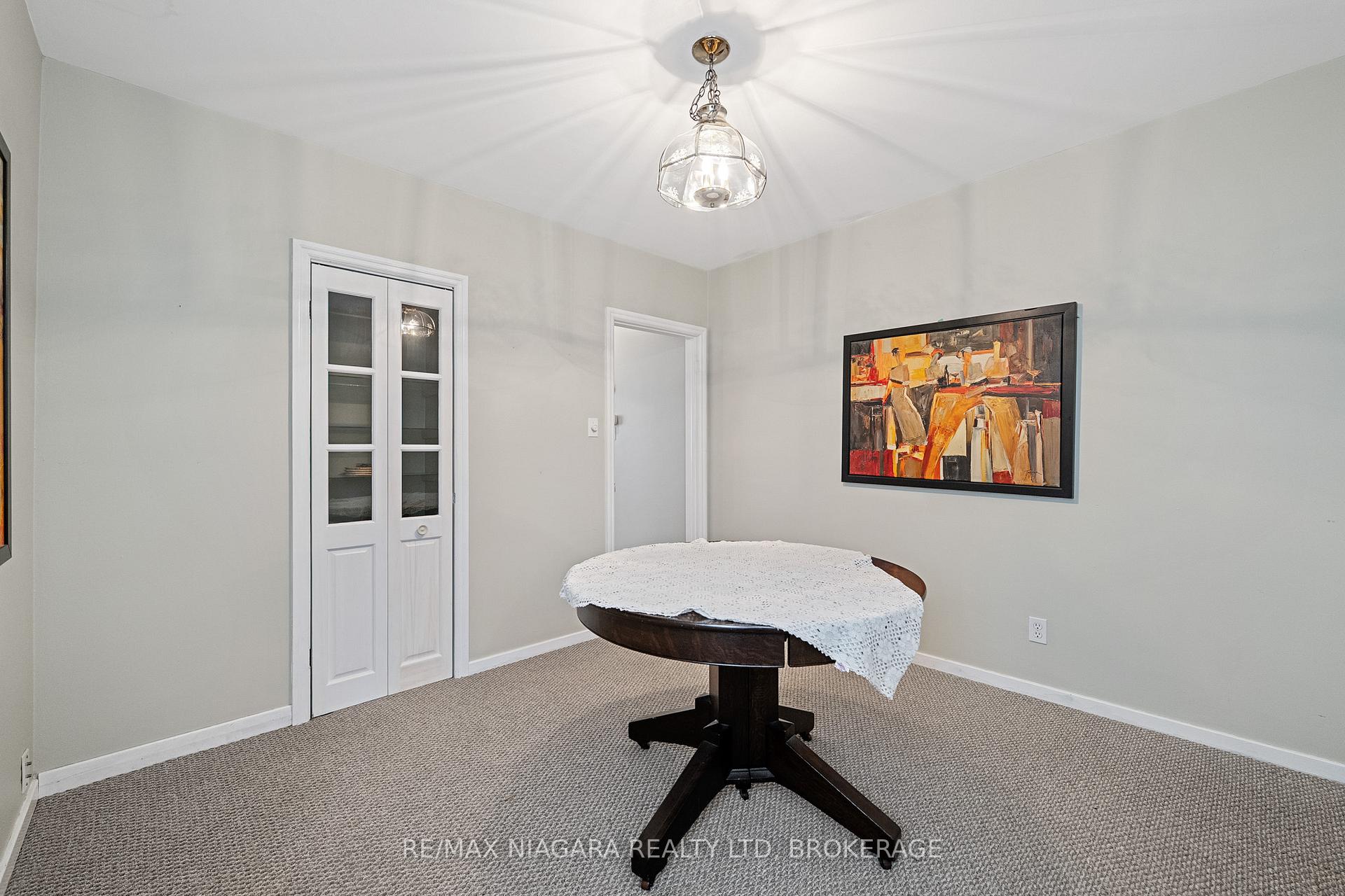 Photo 16 of 25 Burness Drive, St. Catharines, Secord Woods — HOMEH