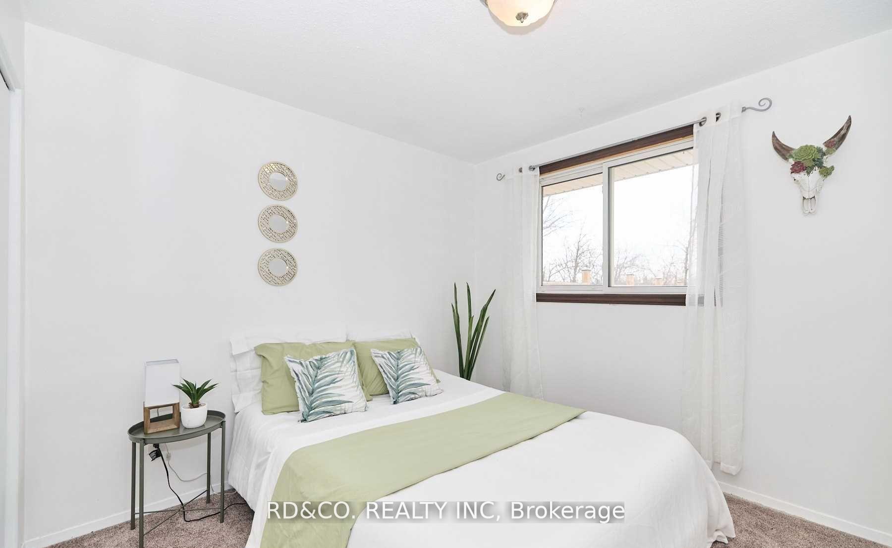 Photo 12 of 46 Loraine Drive, St. Catharines, Oakdale — HOMEH