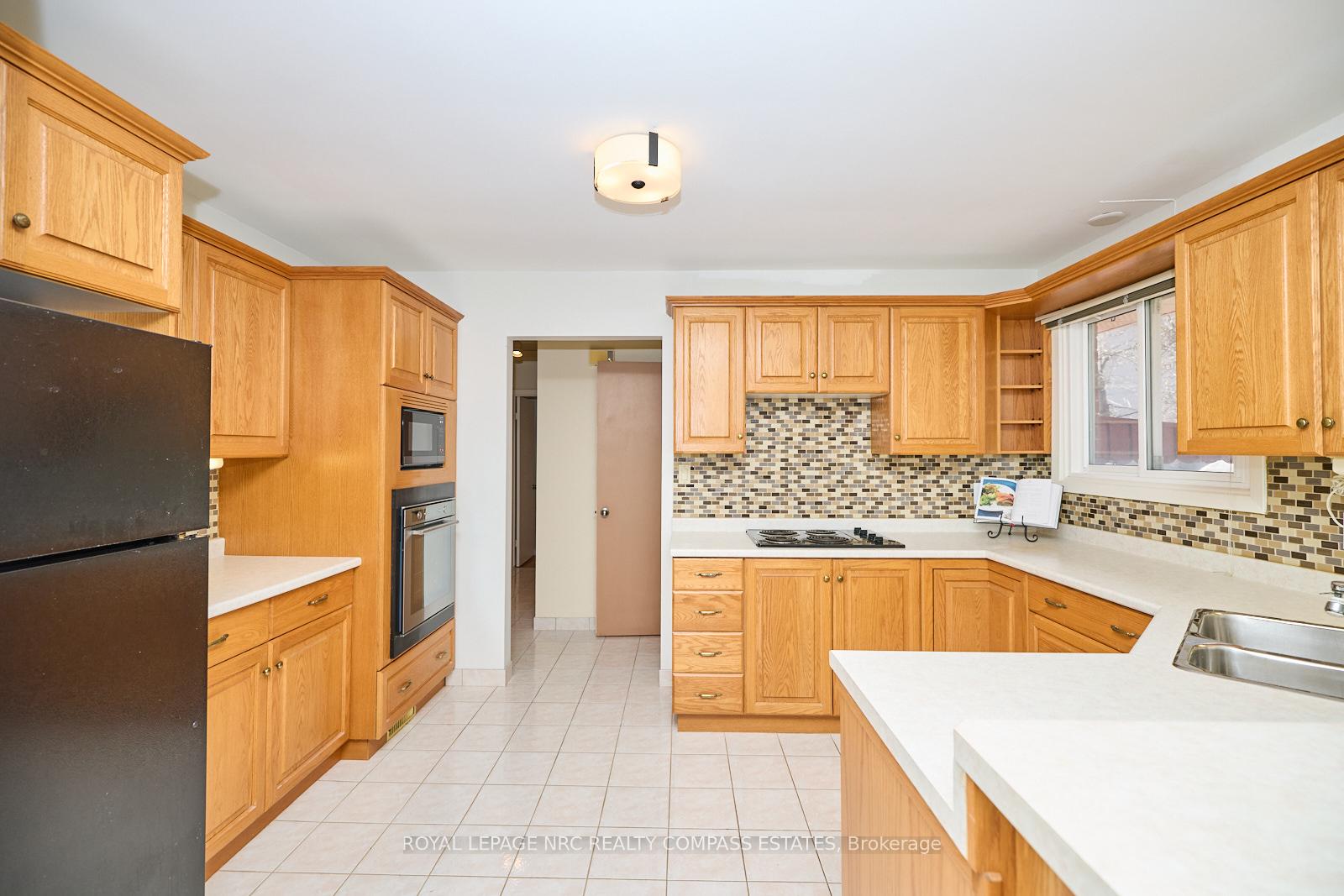 Photo 9 of 8 Densgrove Drive, St. Catharines, Vine/Linwell — HOMEH