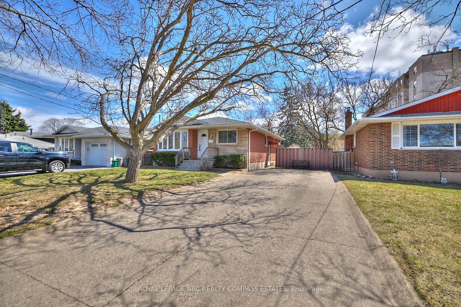 Photo 39 of 8 Densgrove Drive, St. Catharines, Vine/Linwell — HOMEH
