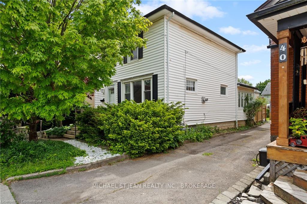 Photo 3 of 42 Chaplin Avenue, St. Catharines, Downtown — HOMEH
