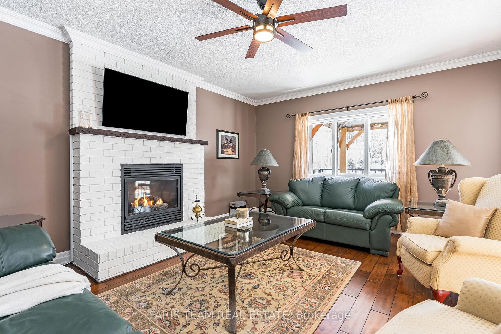 Photo 8 of 7 Winter Court, Springwater, Minesing — HOMEH