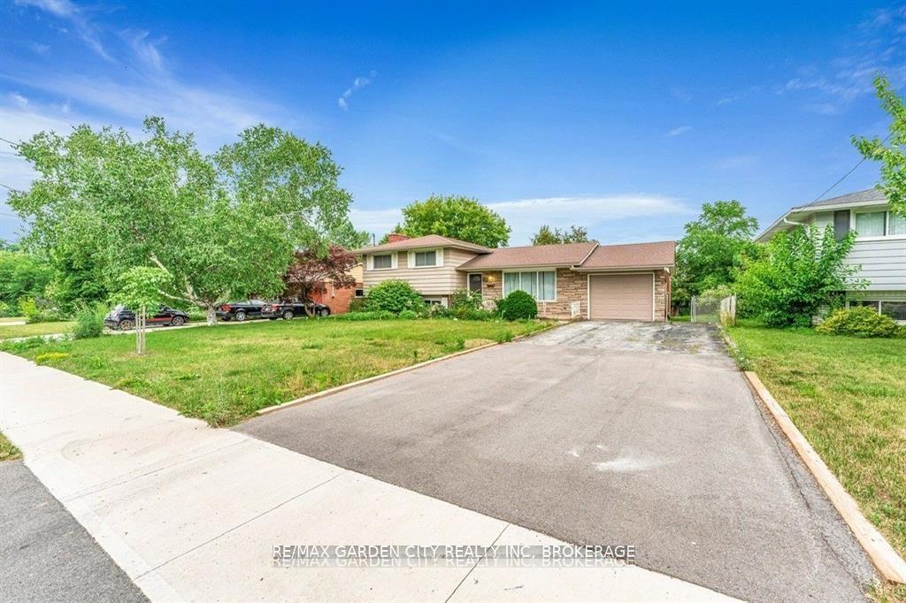 Photo 2 of 180 St. Davids Road, St. Catharines, Burleigh Hill — HOMEH