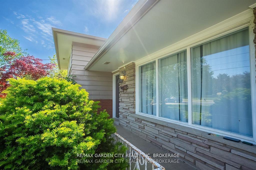 Photo 5 of 180 St. Davids Road, St. Catharines, Burleigh Hill — HOMEH