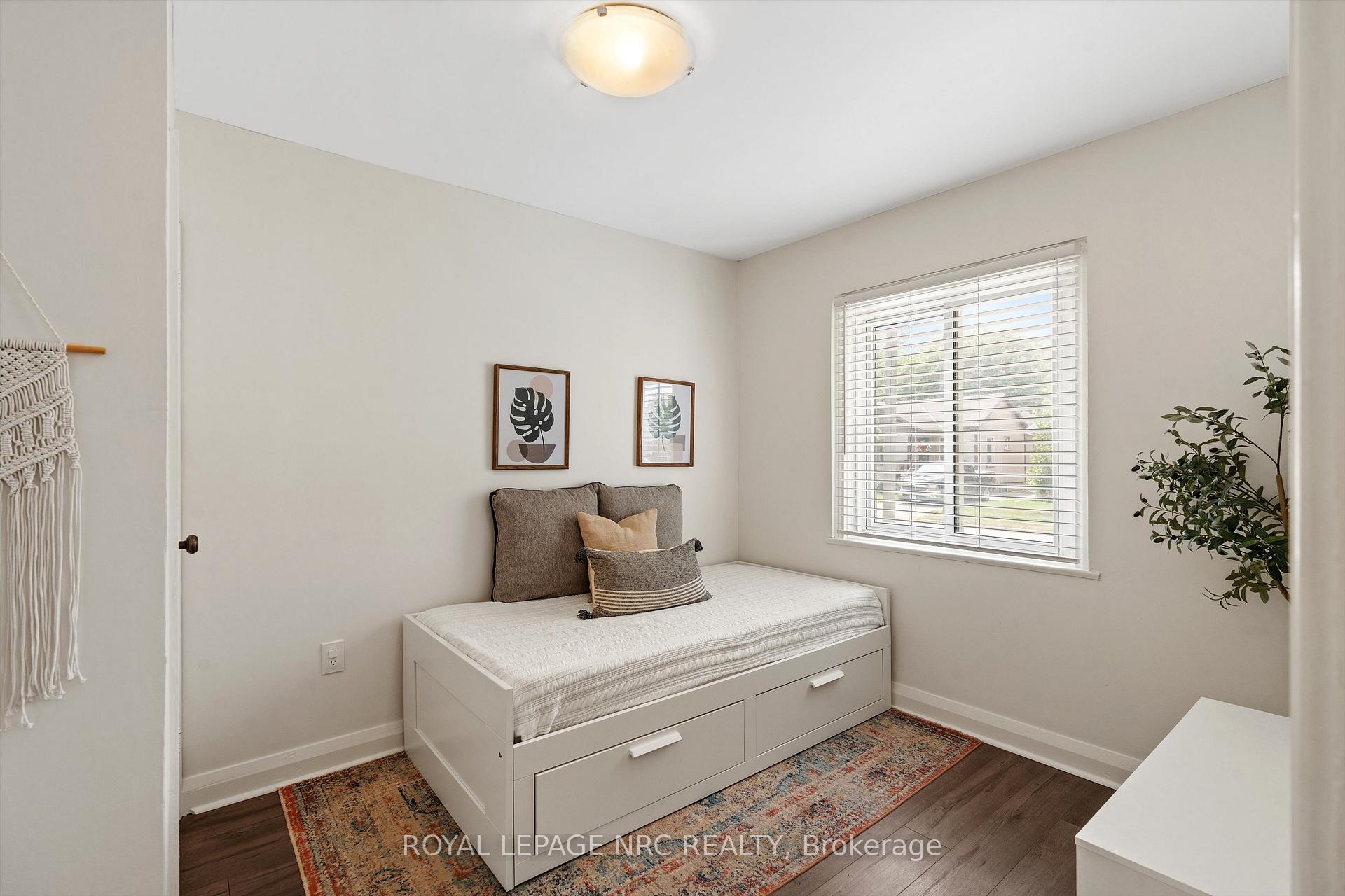 Photo 8 of 28 Ambrose Street, St. Catharines, Ridley — HOMEH