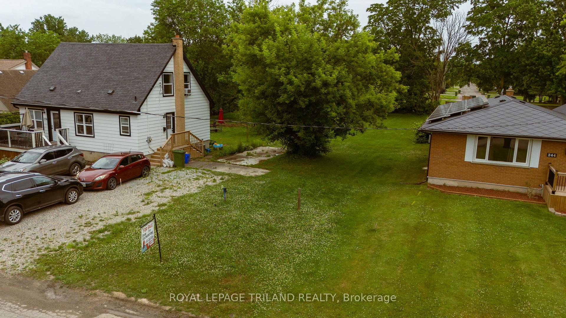 Photo 3 of 242 Alma Street, St. Thomas — HOMEH