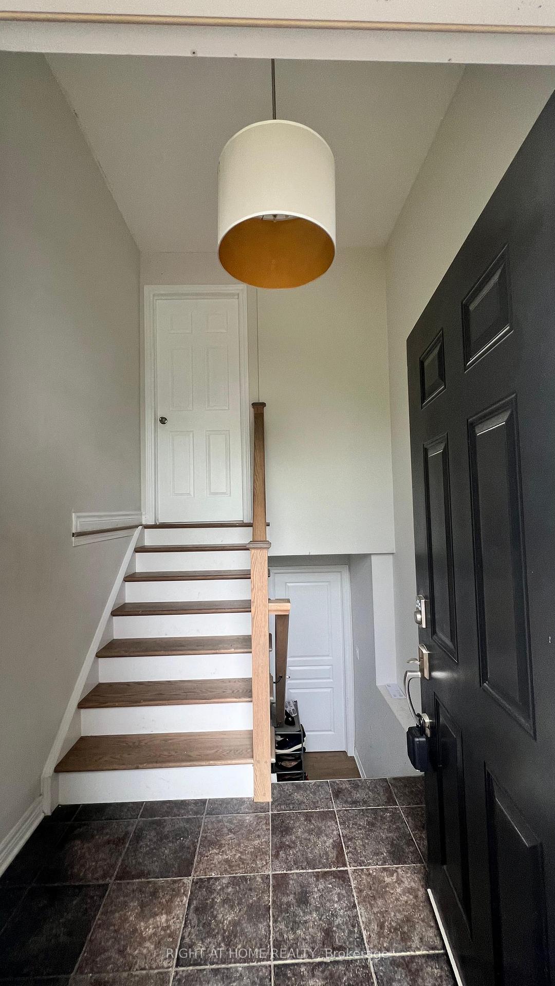 Photo 3 of Unit Upper, 259 Pelham Road, St. Catharines, Rykert/Vansickle — HOMEH