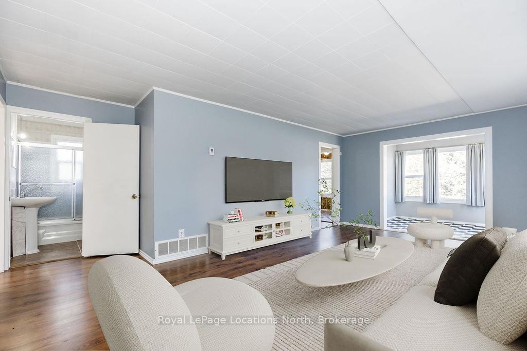 Photo 7 of 5358 Penetanguishene Road, Springwater, Rural Springwater — HOMEH