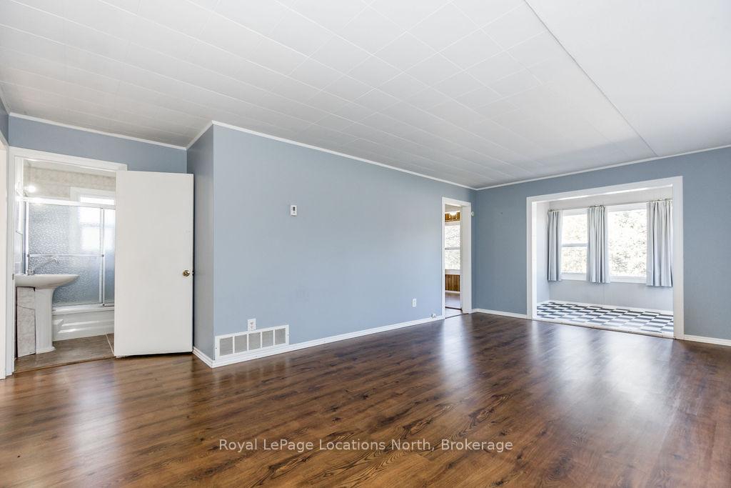 Photo 8 of 5358 Penetanguishene Road, Springwater, Rural Springwater — HOMEH
