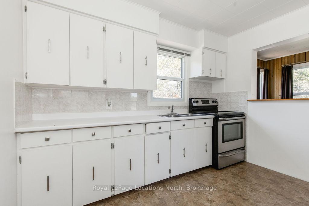 Photo 18 of 5358 Penetanguishene Road, Springwater, Rural Springwater — HOMEH