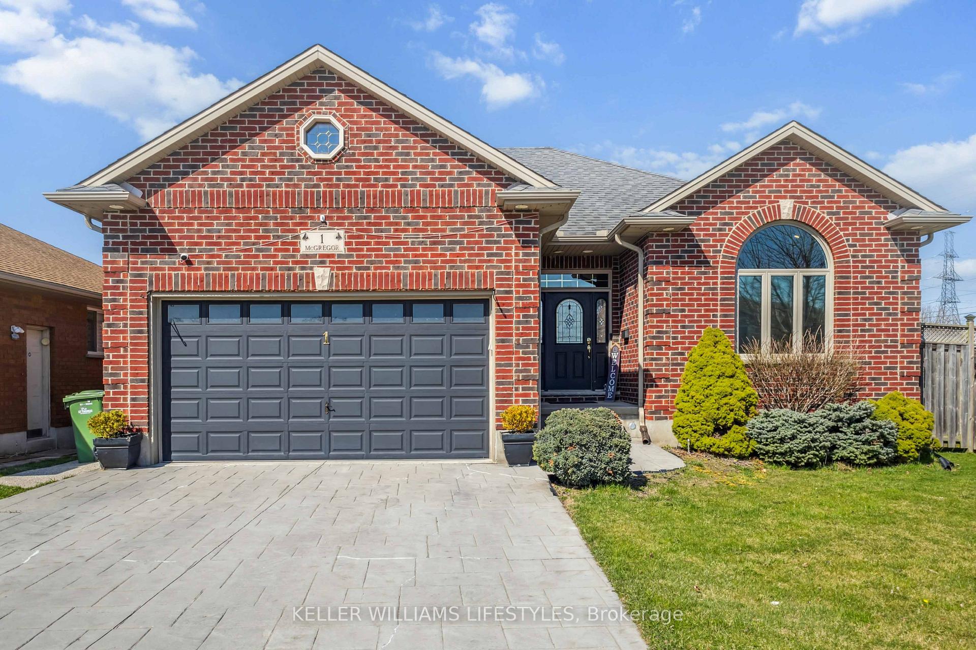 Front of 1 Mcgregor Court