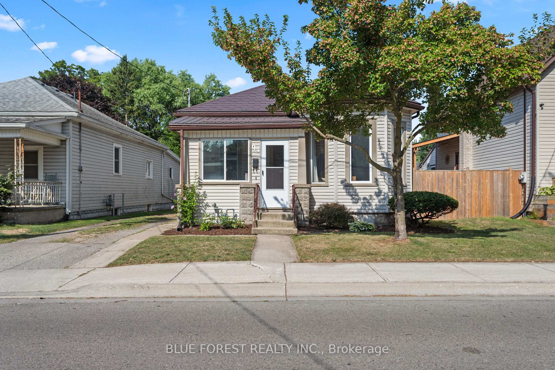 Photo 1 of 94 Manitoba Street, St. Thomas — HOMEH