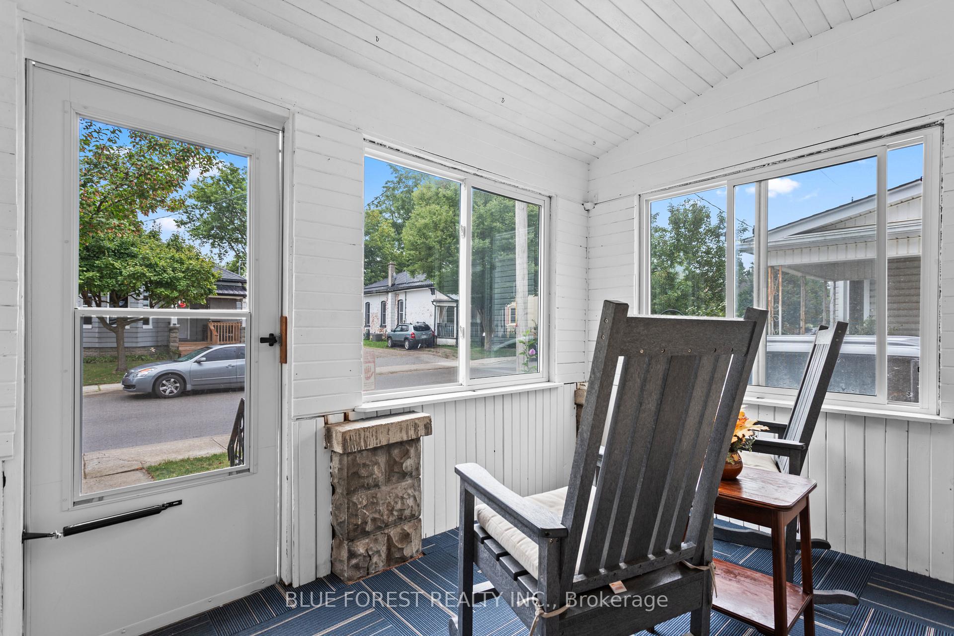 Photo 4 of 94 Manitoba Street, St. Thomas — HOMEH
