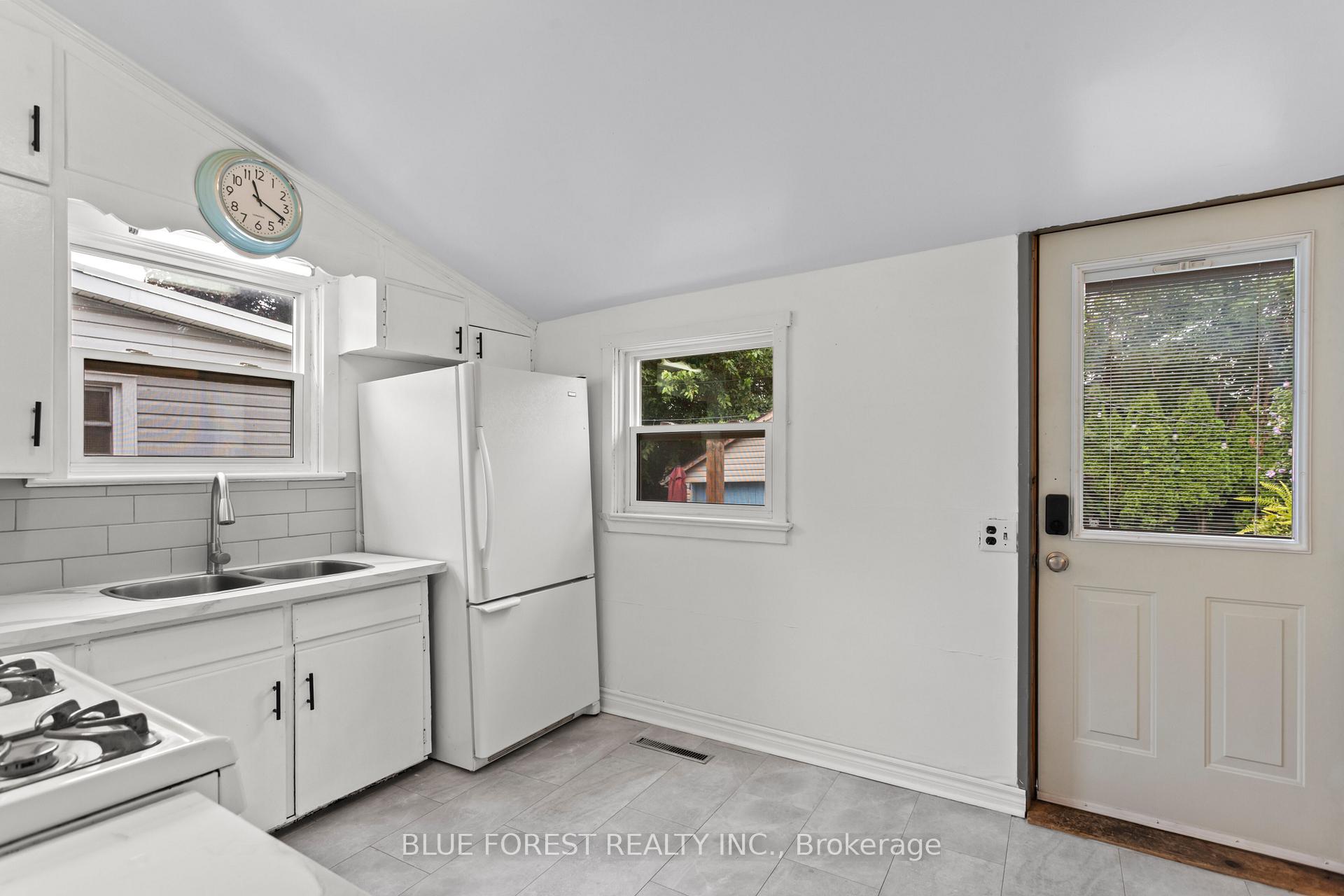 Photo 17 of 94 Manitoba Street, St. Thomas — HOMEH