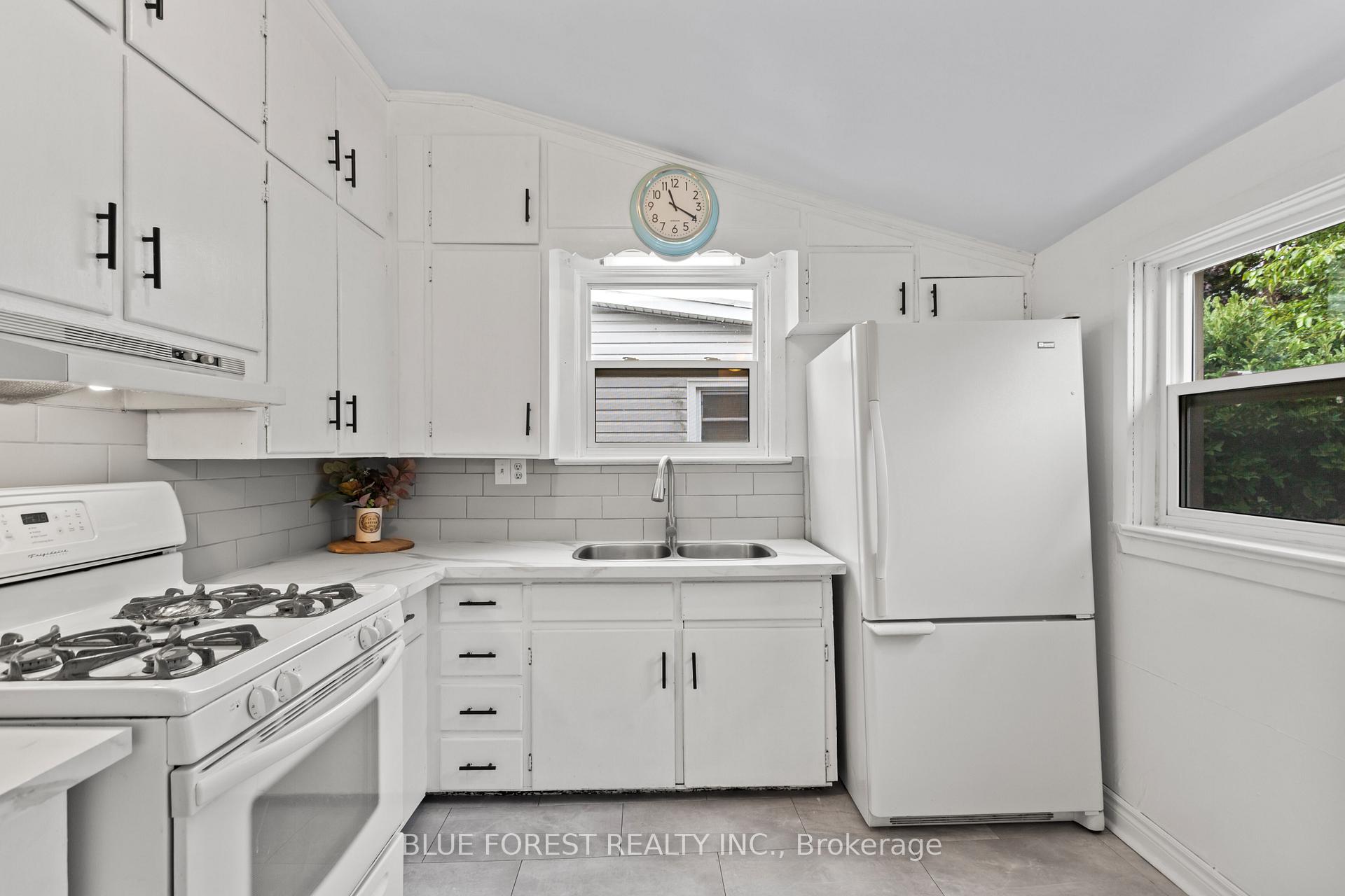 Photo 18 of 94 Manitoba Street, St. Thomas — HOMEH