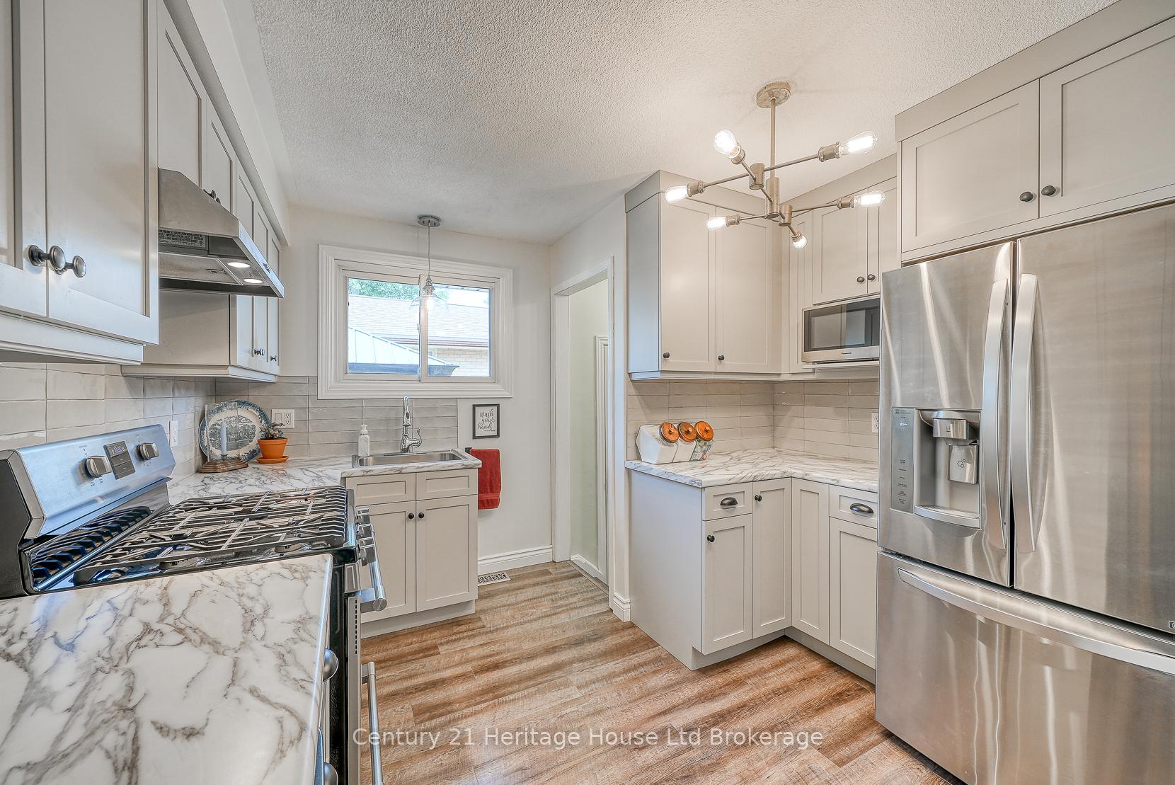 Photo 8 of 12 Steele Street, St. Thomas — HOMEH