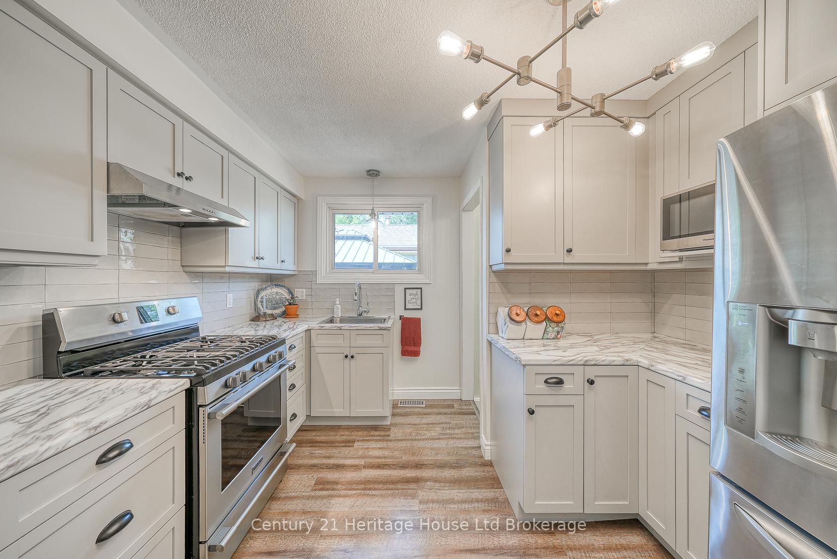 Photo 9 of 12 Steele Street, St. Thomas — HOMEH
