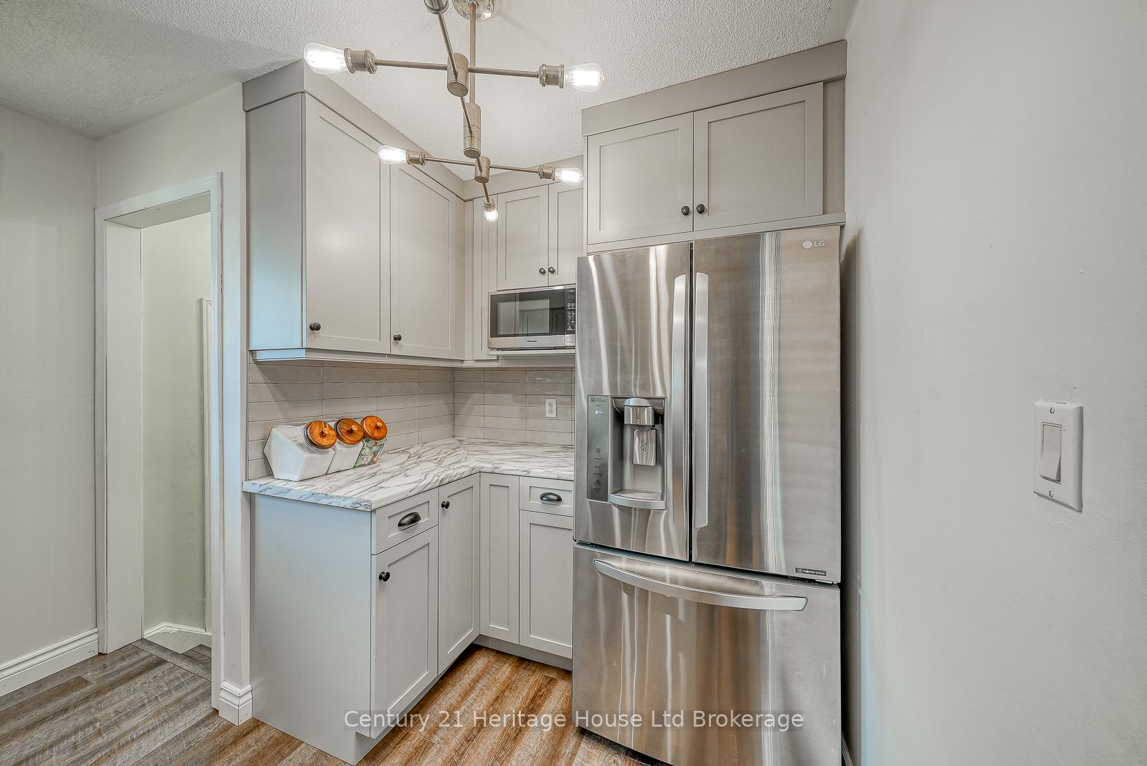 Photo 10 of 12 Steele Street, St. Thomas — HOMEH
