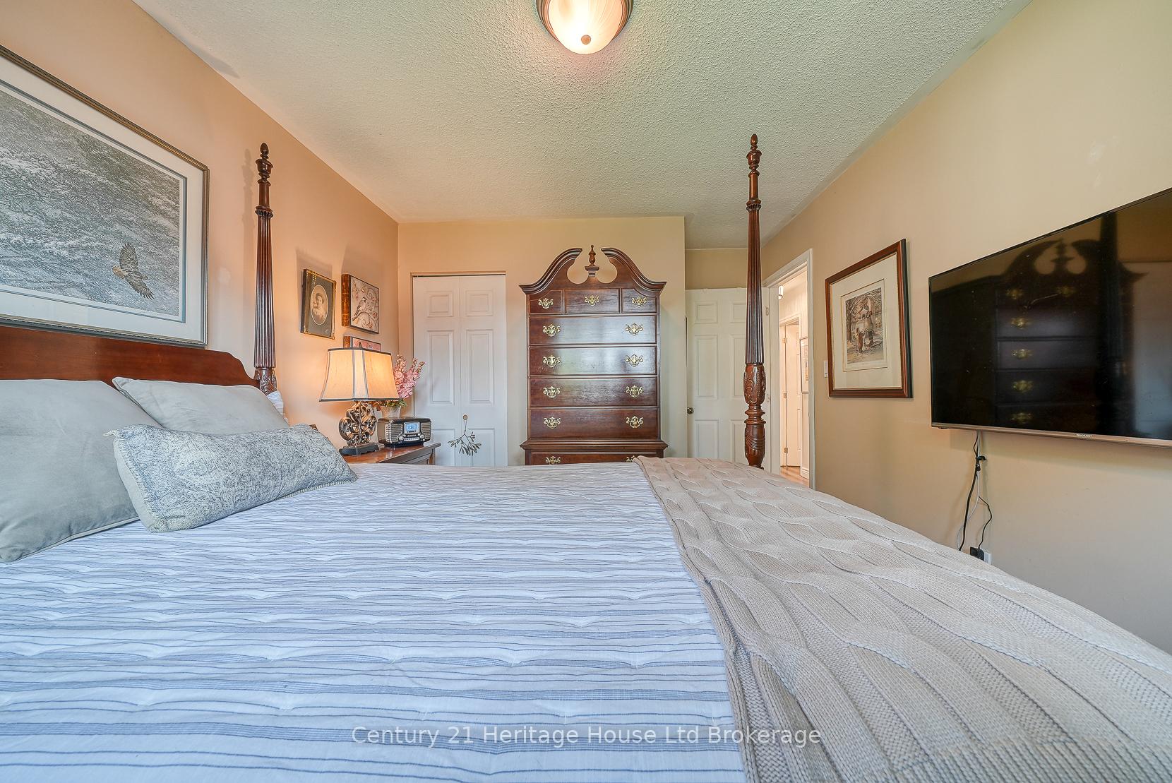 Photo 20 of 12 Steele Street, St. Thomas — HOMEH