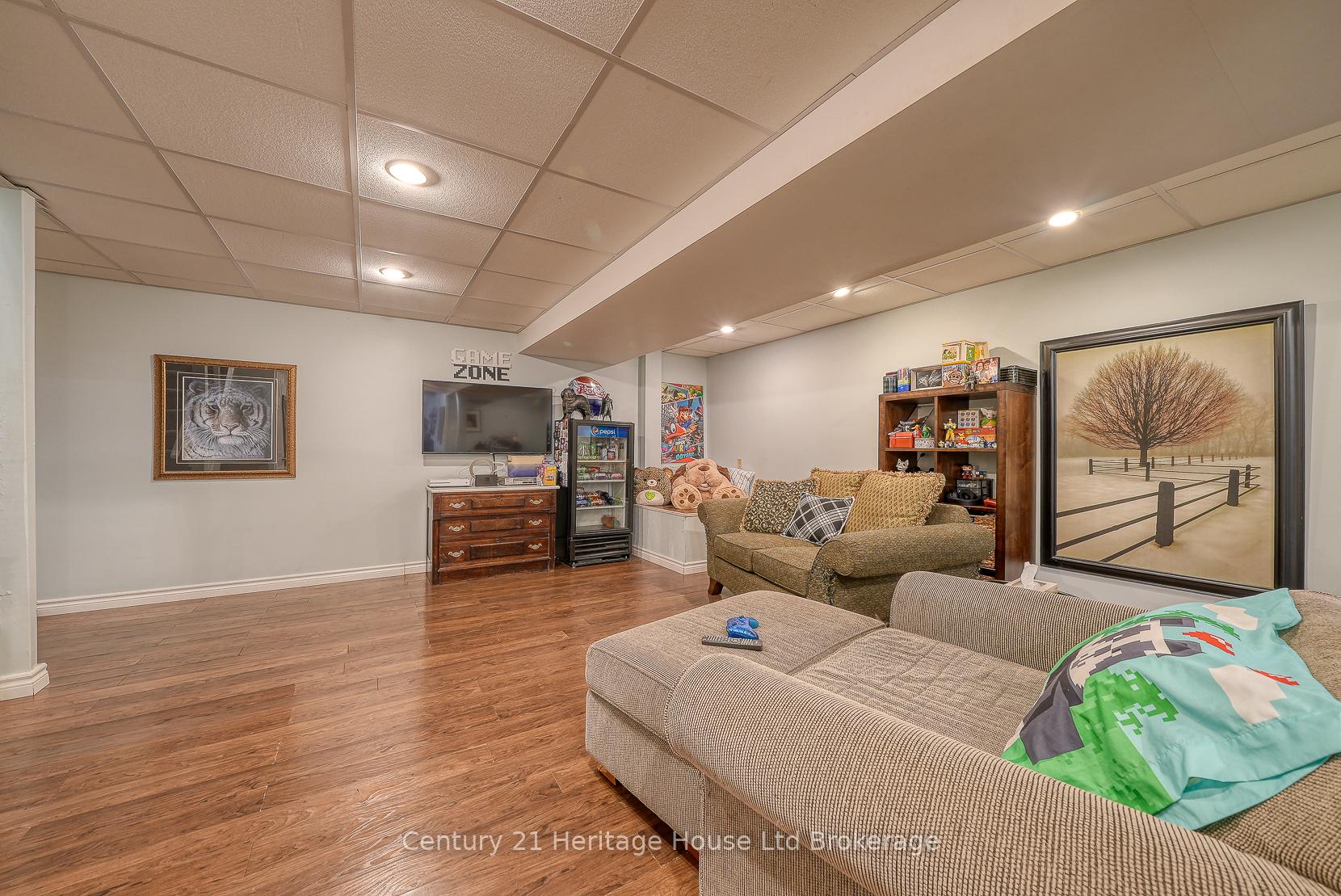 Photo 23 of 12 Steele Street, St. Thomas — HOMEH